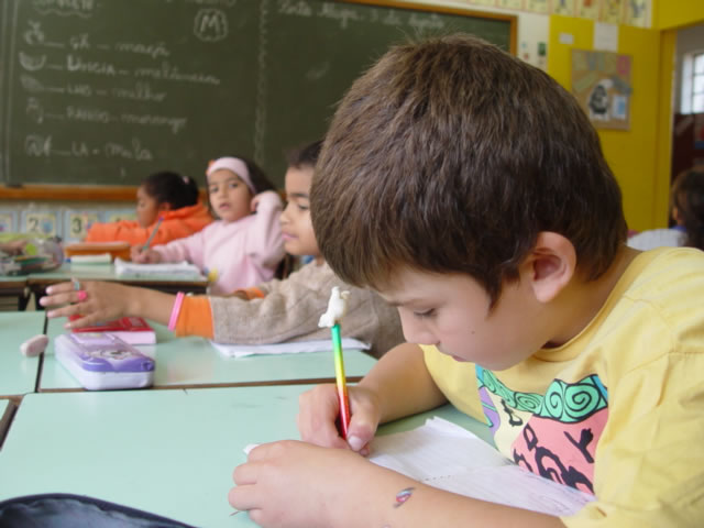 Crianças da</p>...</div>

 

 

<div class=