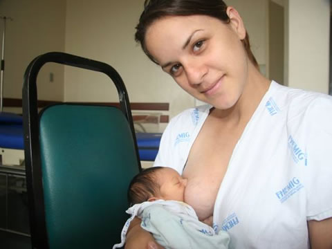 Mãe amamenta</p>...</div>

 

 

<div class=
